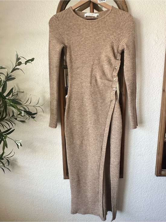 Astr Dresses & Skirts - ASTR The Label Tan Rib Knit Side Button Slit Midi Sweater Dress Size Small